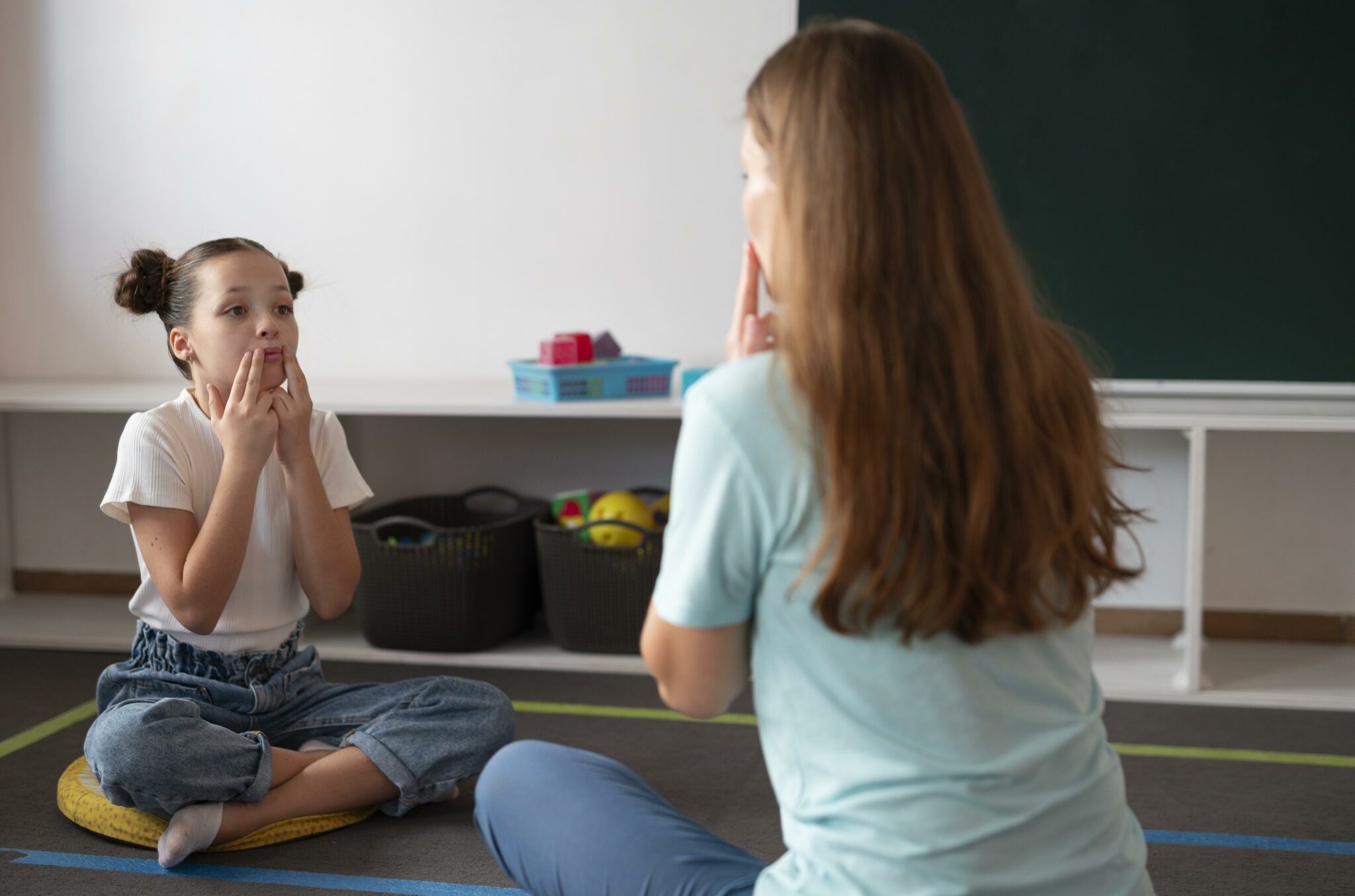 psychologist-helping-girl-speech-therapy